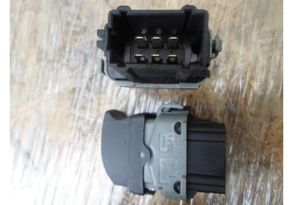 Кнопка склопідіймача Renault, 8200214936